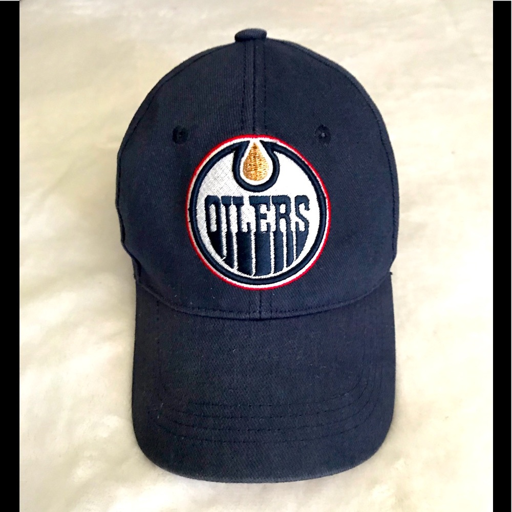 Oilers hat. - Picture 1 of 5